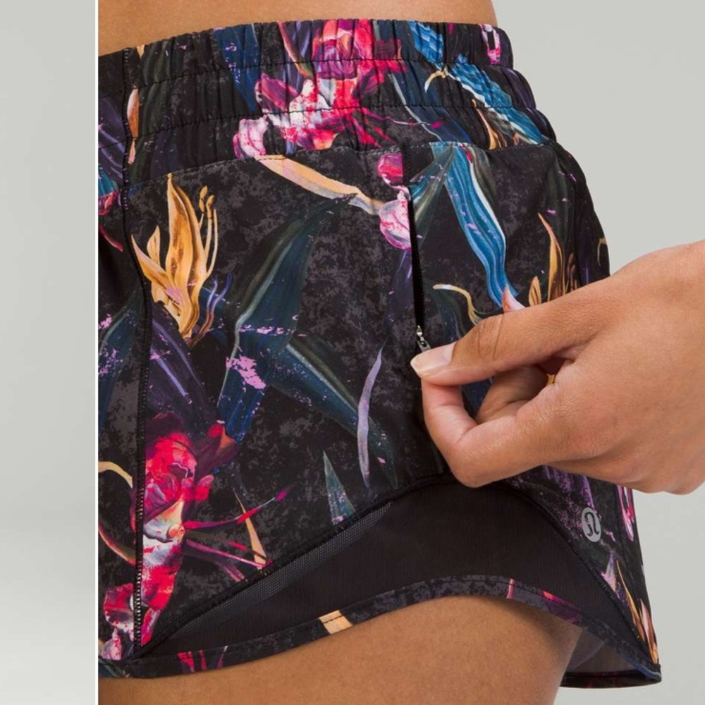 Lululemon Hotty HOT SHORTS 2.5" Floral Multi Black - Picture 4 of 8